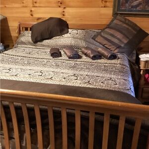 Luxurious Brown and Cream Quilt Set